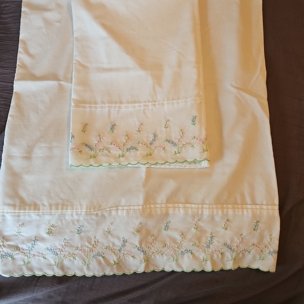 Vtg Floral Embroidered Pillow Case Set of 2 Cottagecore Shabby Chic Grandma READ
